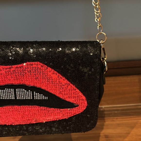 fun lip purse - Picture 2 of 8